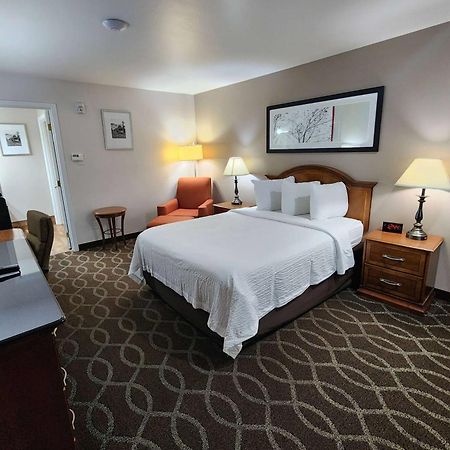 Ramada Bayside Inn & Suites Eureka Exterior foto