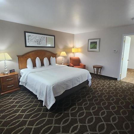Ramada Bayside Inn & Suites Eureka Exterior foto