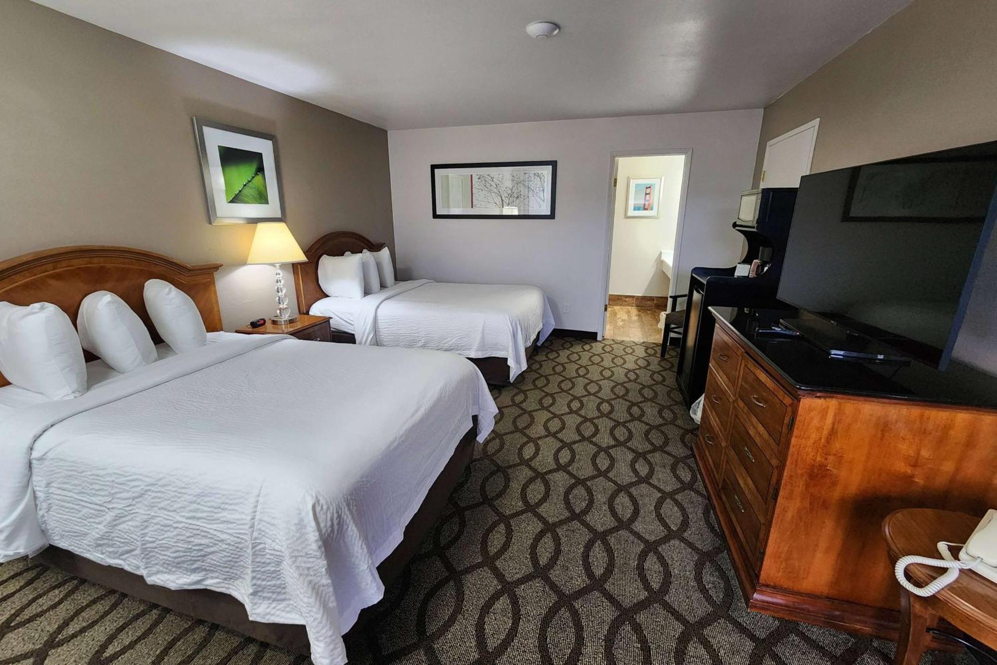 Ramada Bayside Inn & Suites Eureka Exterior foto