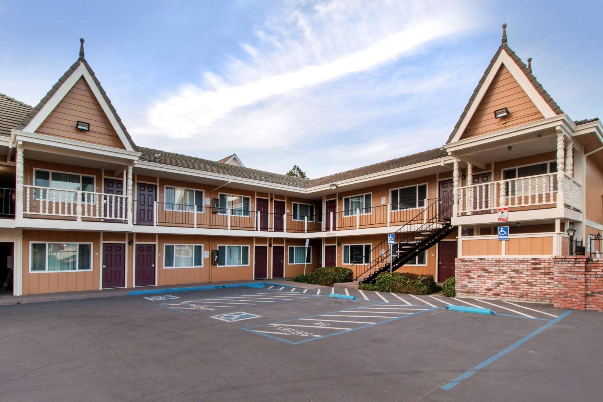 Ramada Bayside Inn & Suites Eureka Exterior foto