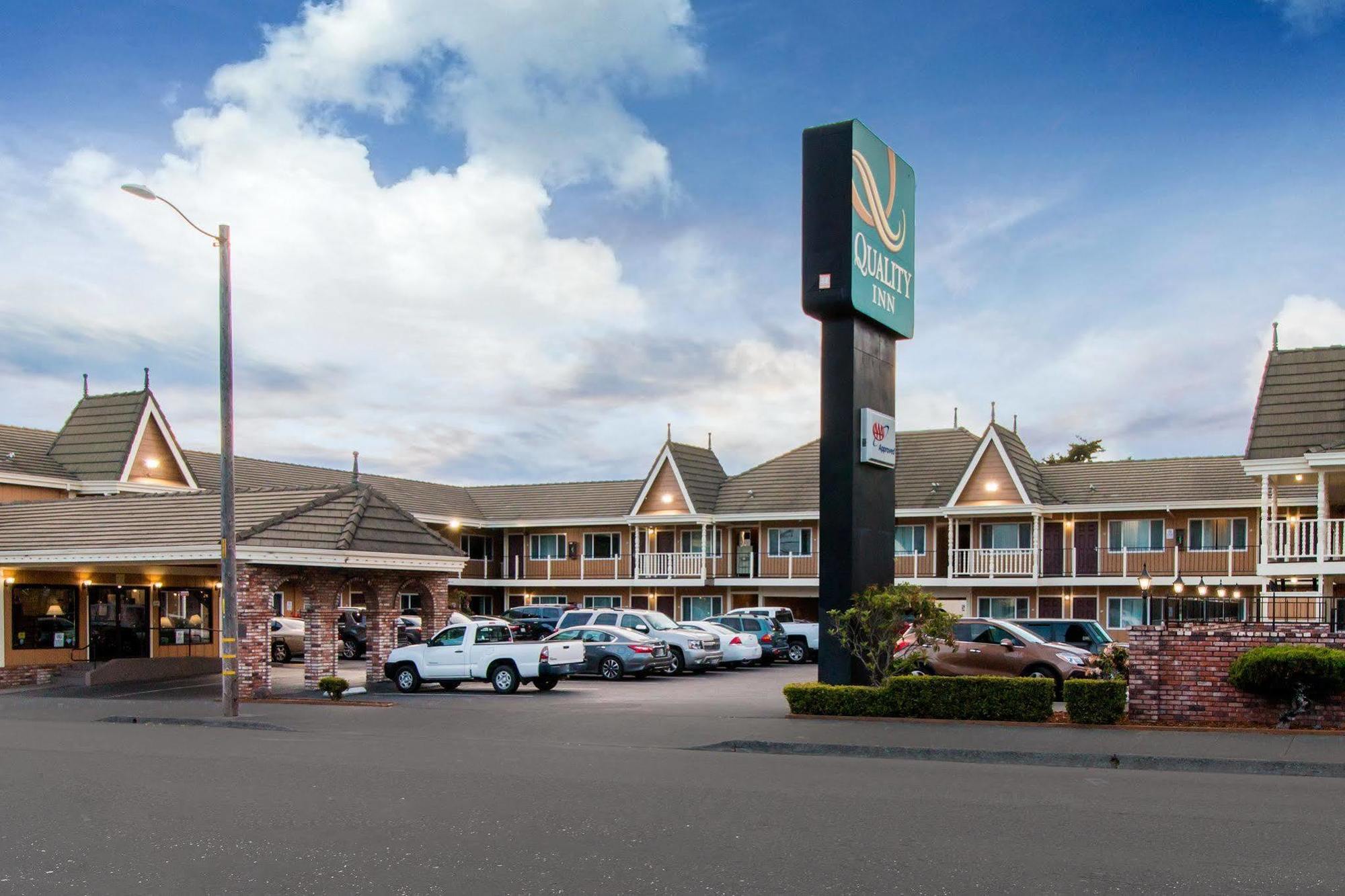 Ramada Bayside Inn & Suites Eureka Exterior foto