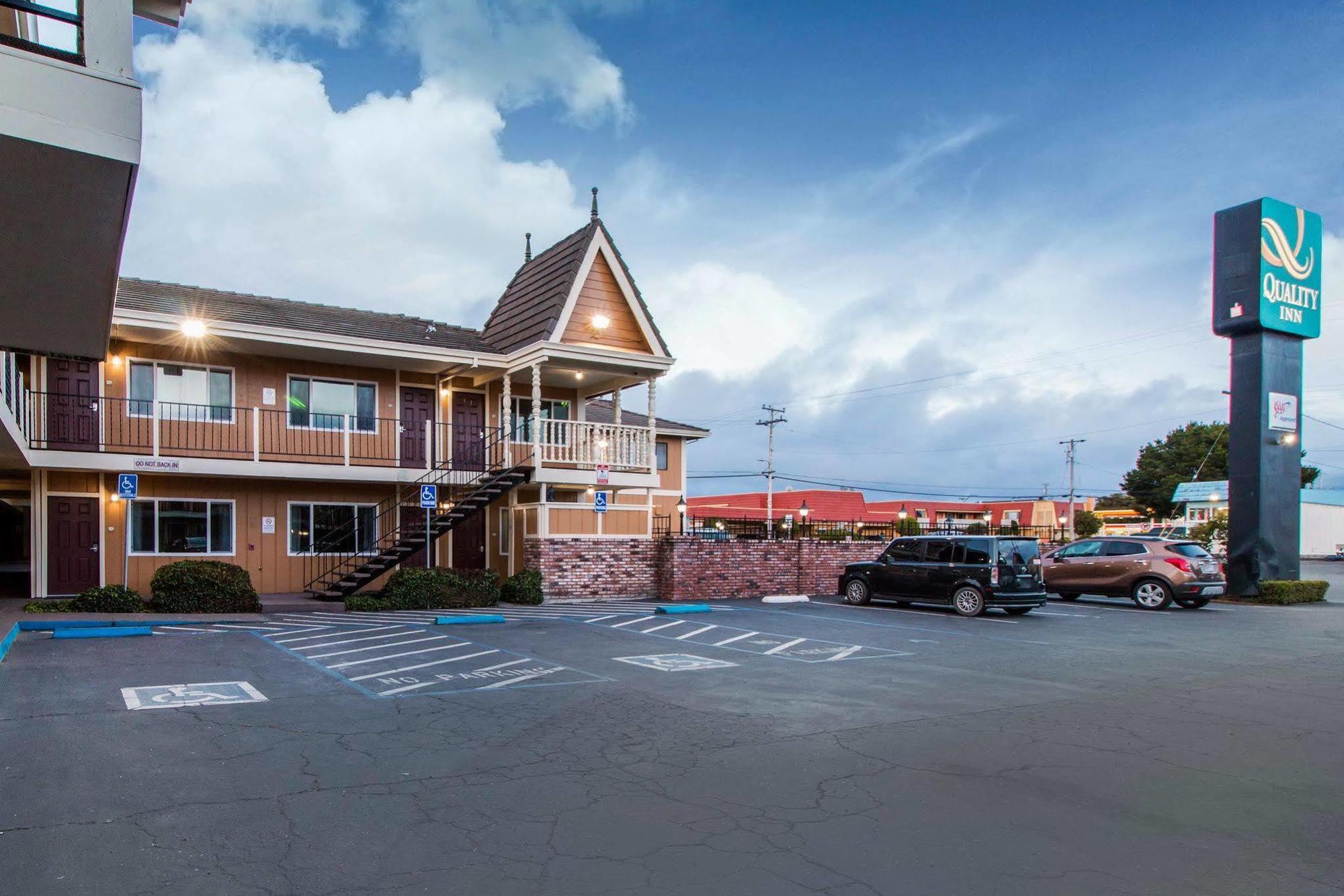 Ramada Bayside Inn & Suites Eureka Exterior foto